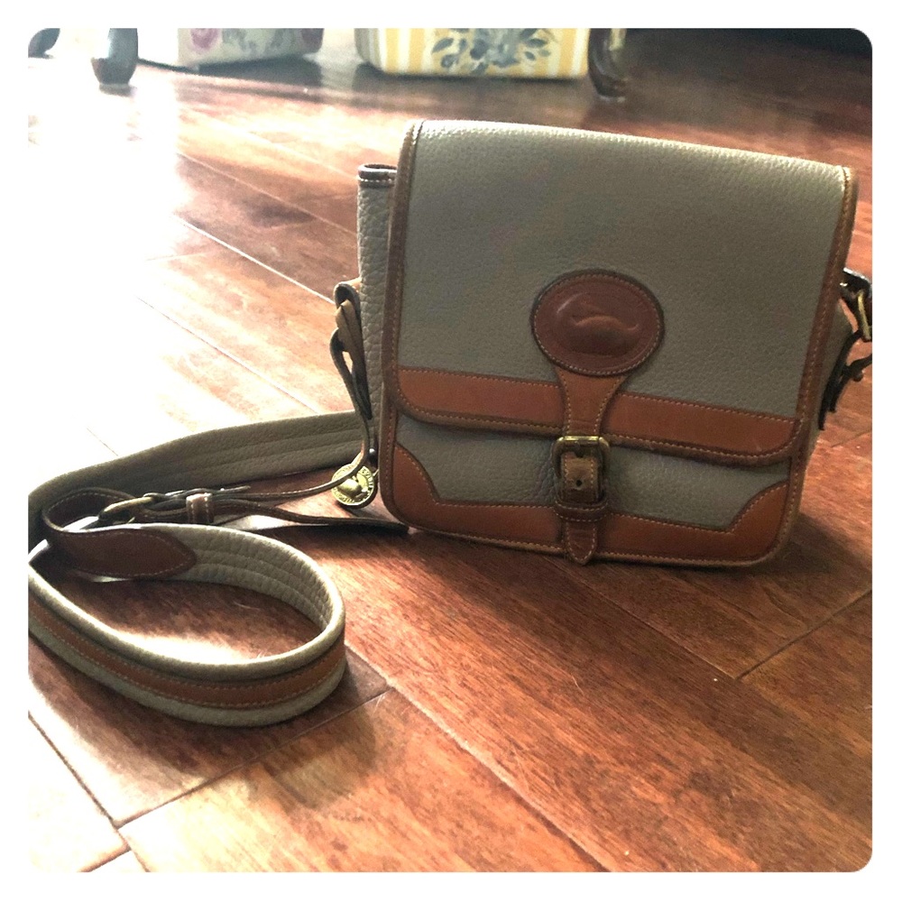Vintage Dooney and Bourke crossbody 👜💜🎉